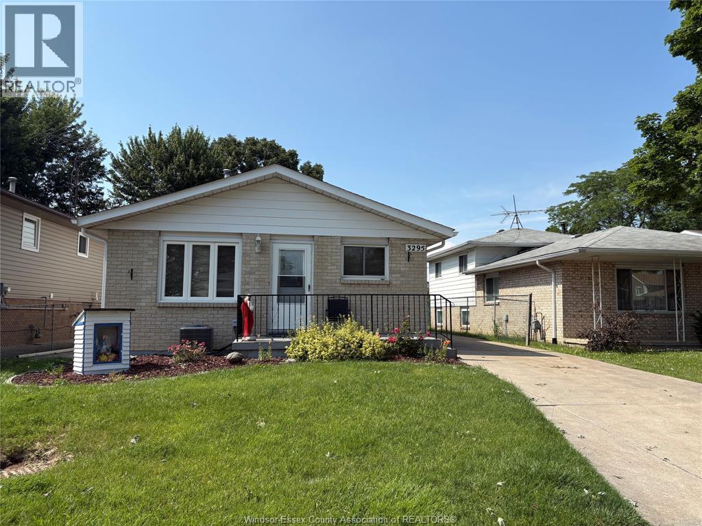 3295 Aurora, windsor, Ontario
