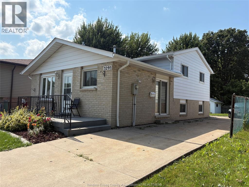 3295 Aurora, Windsor, Ontario N8R 1Y9 - Photo 3 - 26016104