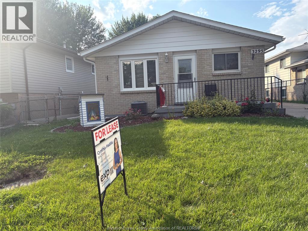 3295 Aurora, Windsor, Ontario N8R 1Y9 - Photo 2 - 26016104