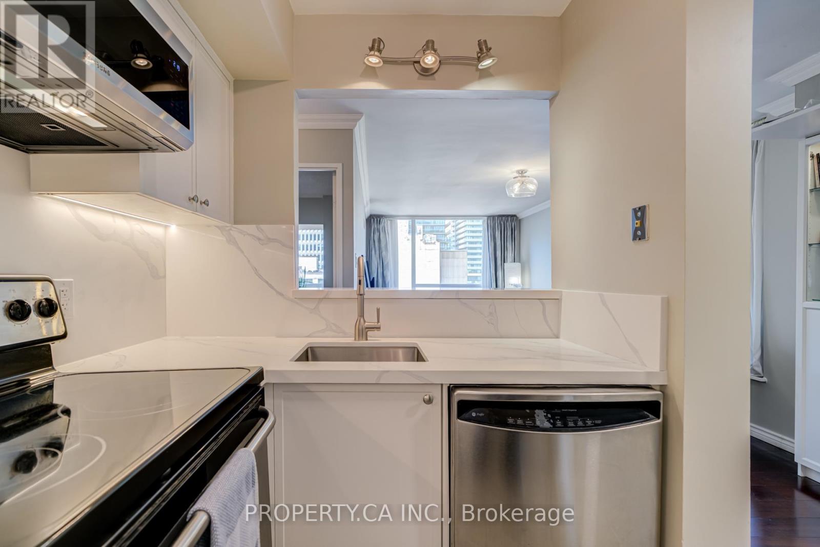 1008 - 92 King Street, Toronto, Ontario  M5C 2V8 - Photo 3 - C13528130