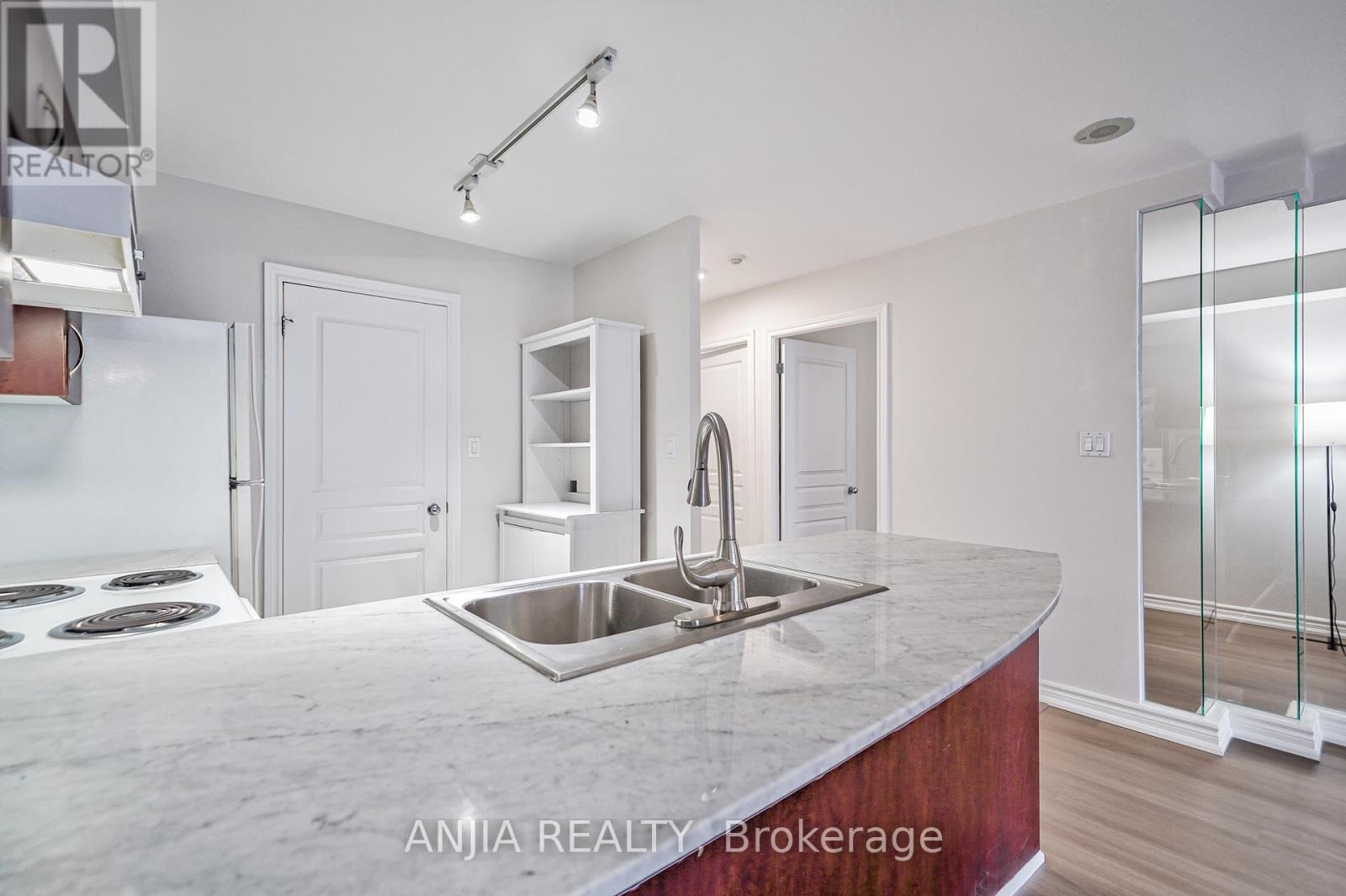 1502 - 801 Bay Street, Toronto, Ontario  M5S 1Y9 - Photo 11 - C13528162