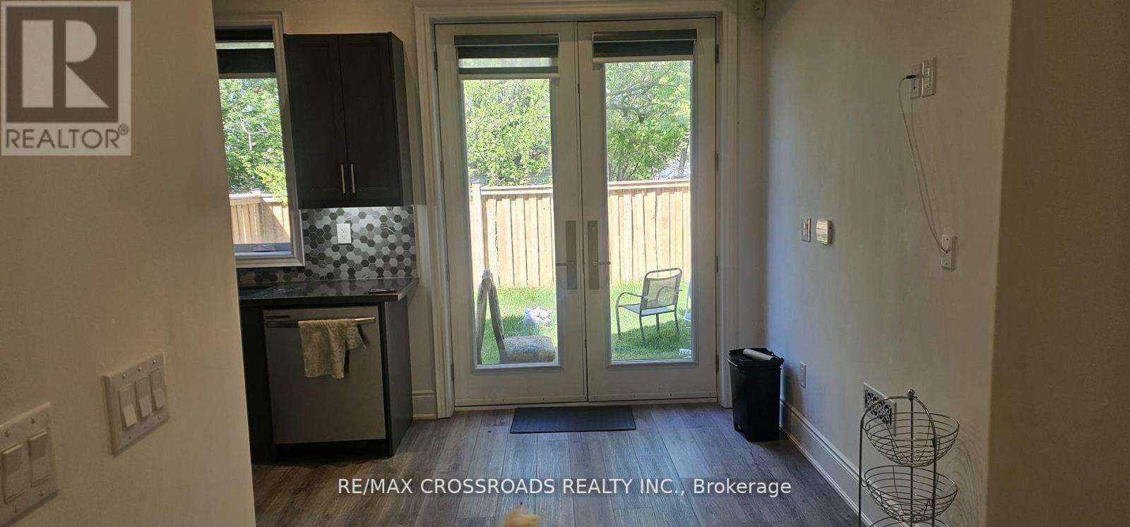 40 B Westbourne Avenue, Toronto, Ontario  M1L 2Y2 - Photo 3 - E13528026