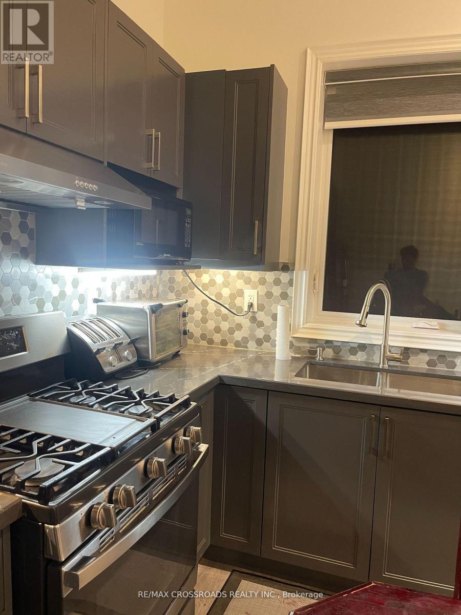 40 B Westbourne Avenue, Toronto, Ontario  M1L 2Y2 - Photo 5 - E13528026