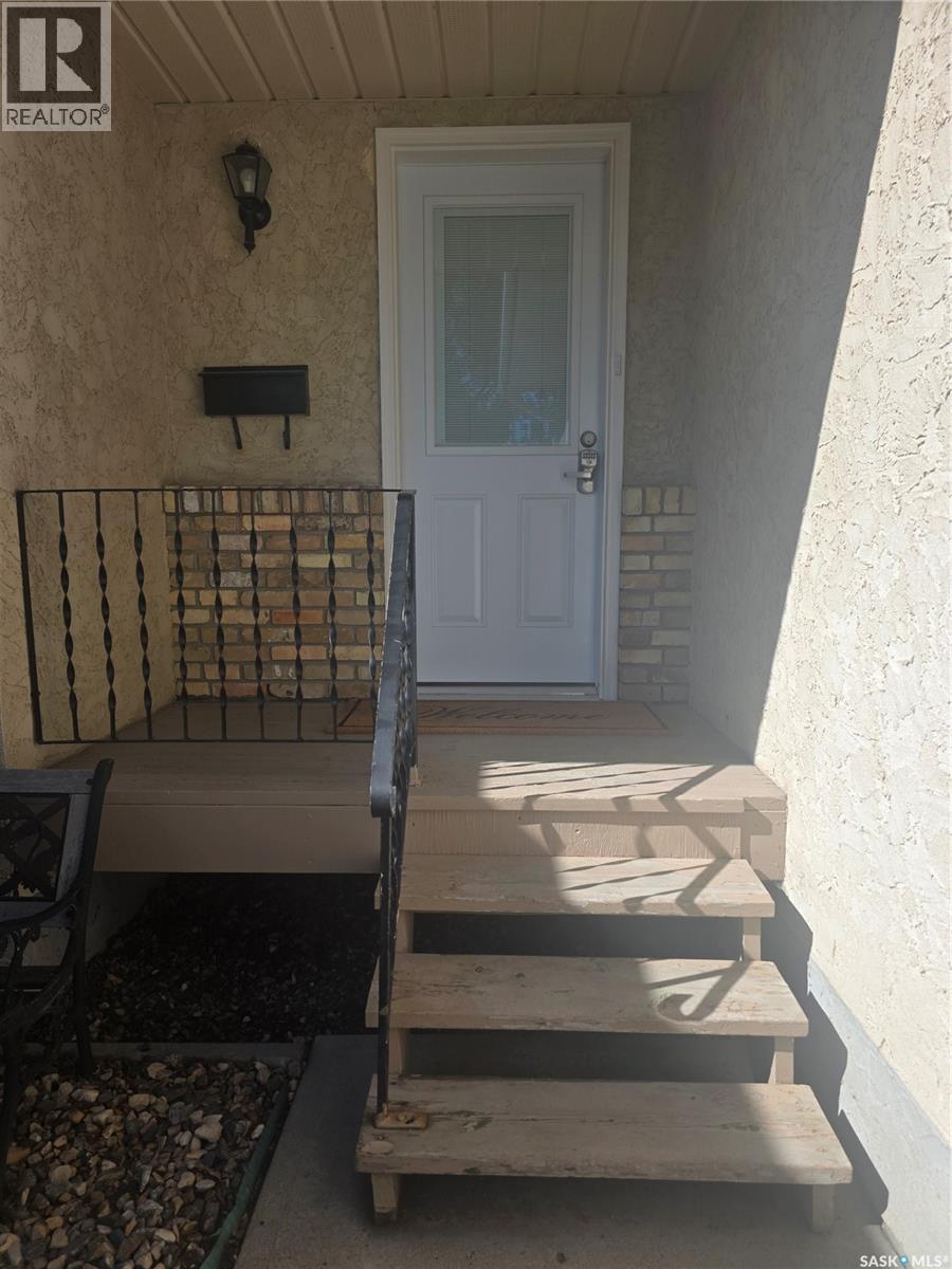 B 1159 Taisey Crescent, Estevan, Saskatchewan  S4A 2S8 - Photo 3 - SK041615