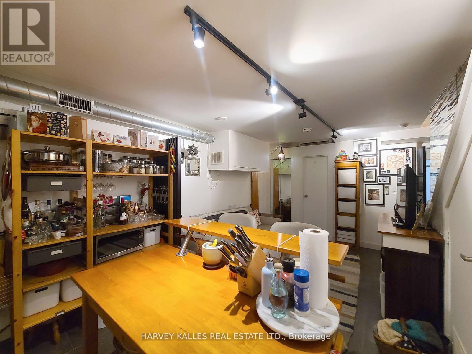 B1 - 214 Bathurst Street, Toronto, Ontario  M5T 2R9 - Photo 13 - C13526526