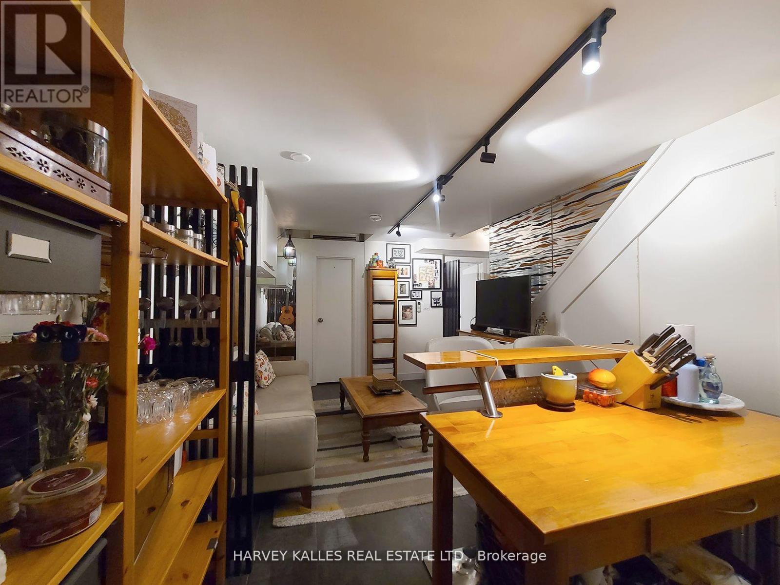 B1 - 214 Bathurst Street, Toronto, Ontario  M5T 2R9 - Photo 10 - C13526526