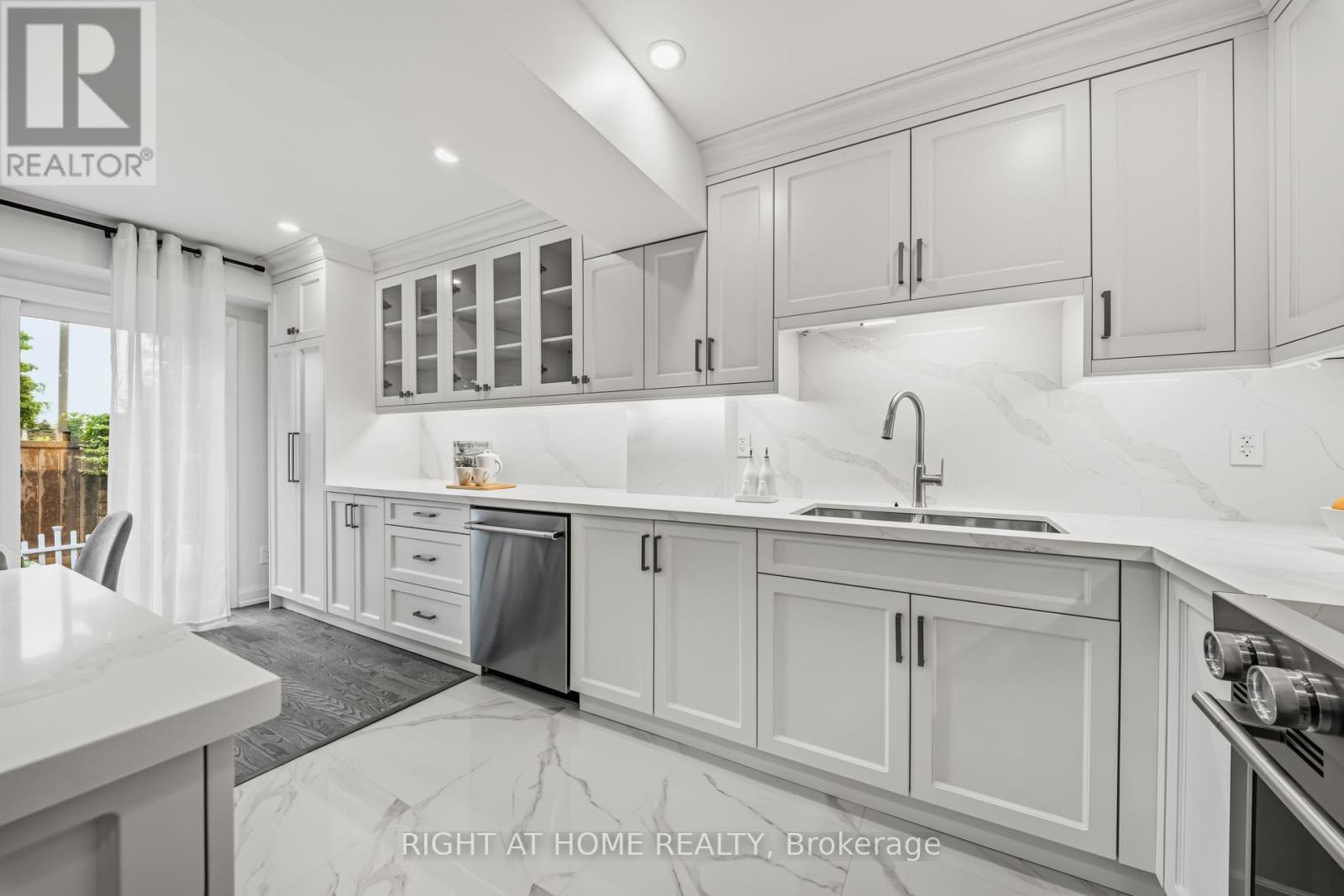 19 - 3079 Fifth Line W, Mississauga, Ontario L5L 3T1 - Photo 13 - W13528066