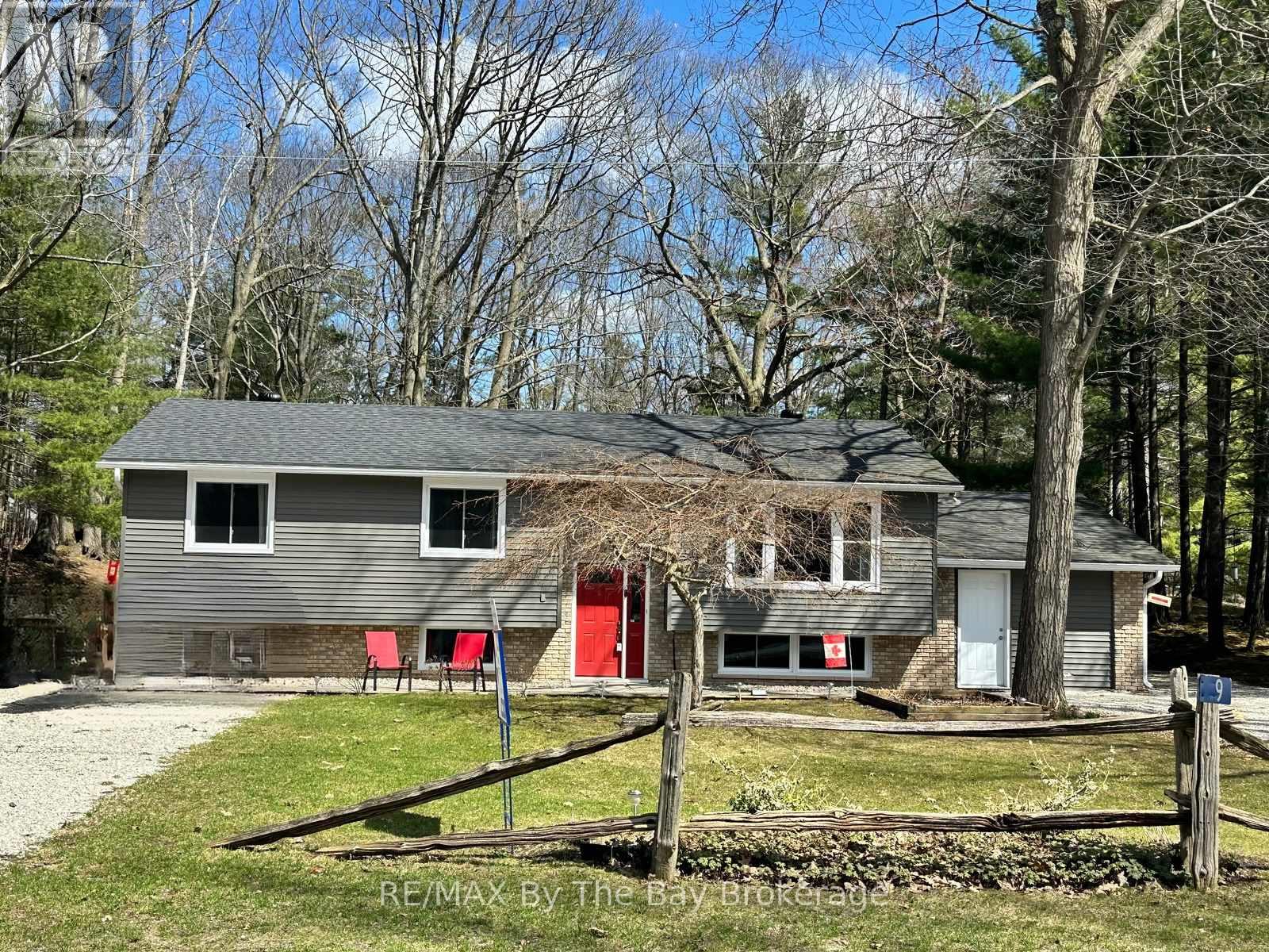 9 FREDERICK DRIVE, Wasaga Beach, Ontario
