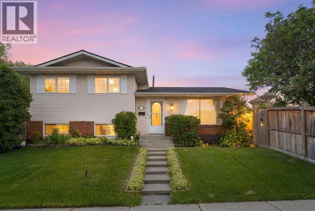 76 Pinebrook Close NE, calgary, Alberta