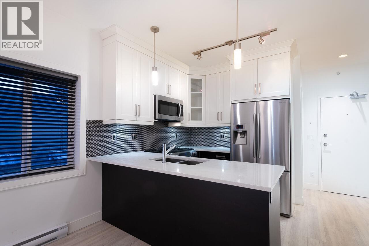 302 4548 HASTINGS STREET