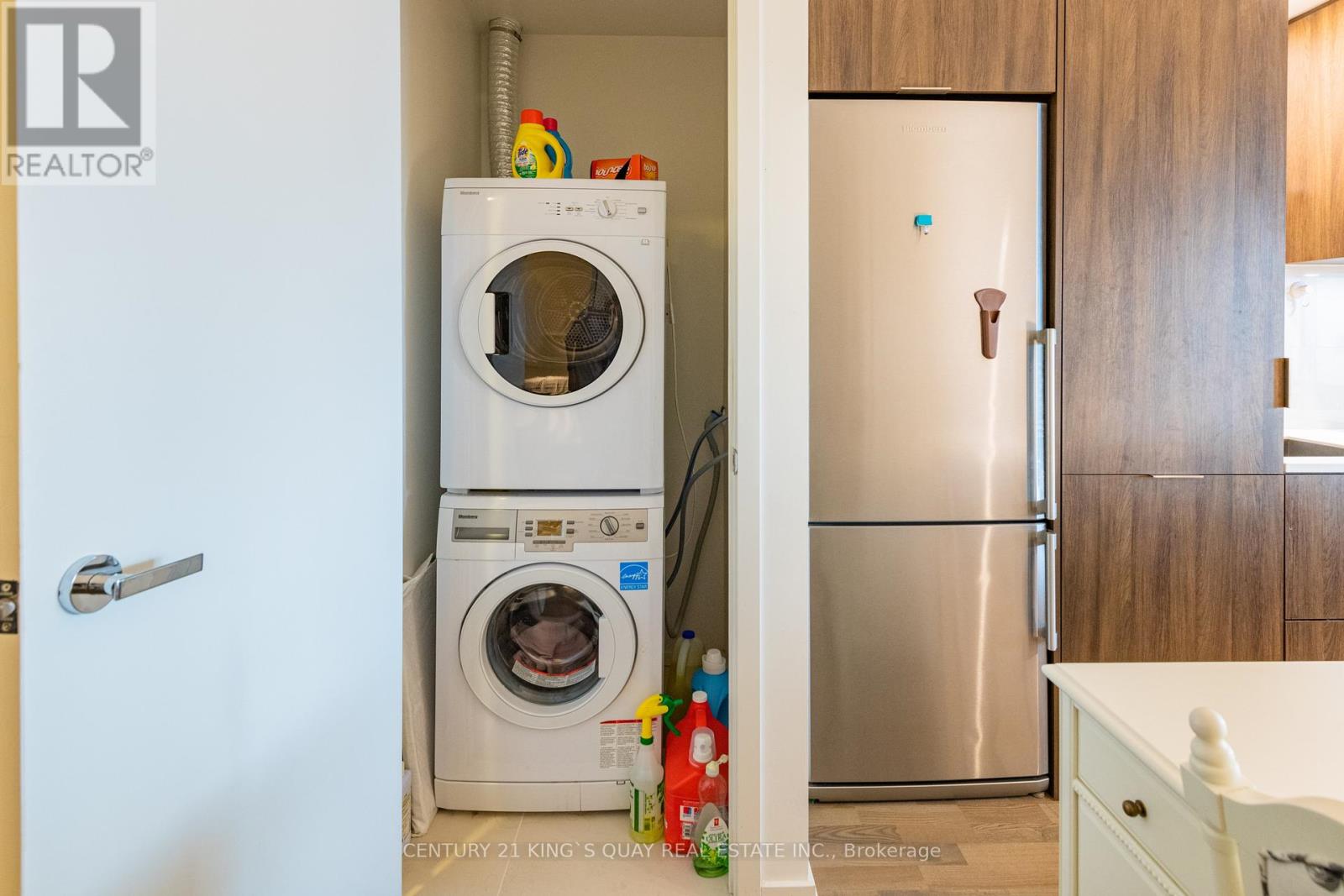 1708 - 1 BLOOR STREET E