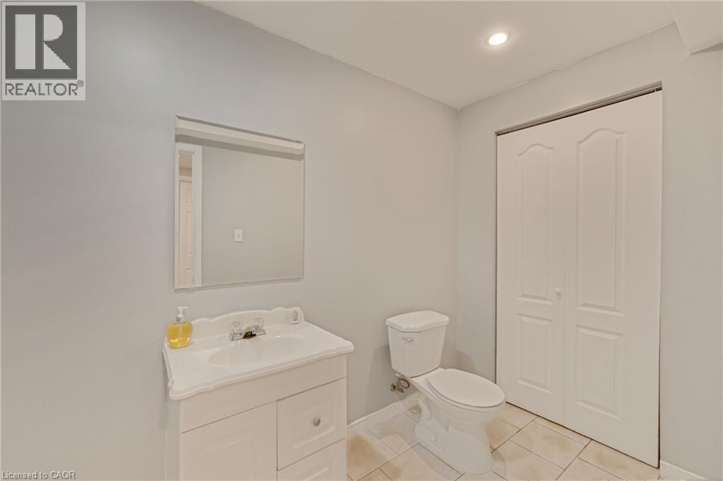 409 Jacqueline Boulevard, Hamilton, Ontario  L9B 2T4 - Photo 26 - 40845277