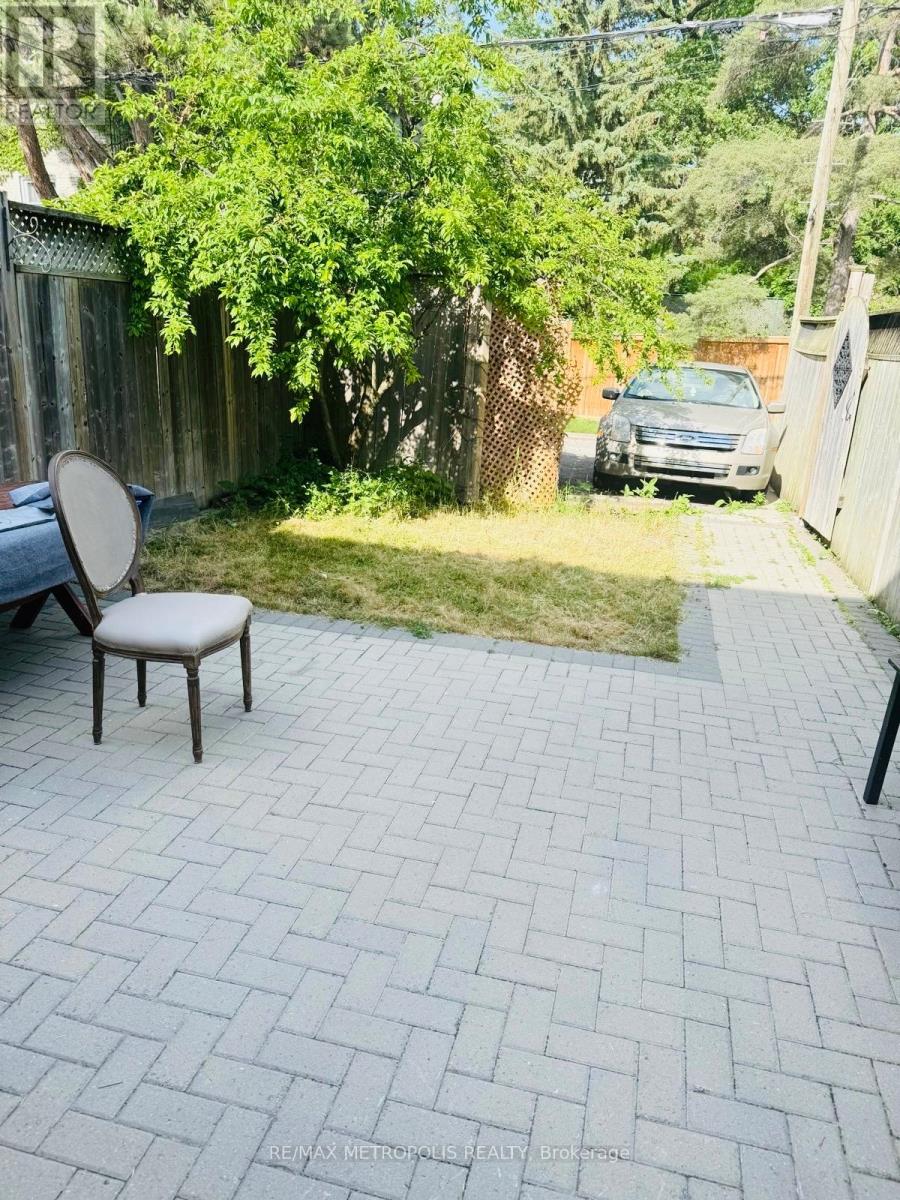 Main & Upper - 383 Coxwell Avenue, Toronto, Ontario  M4L 3B8 - Photo 10 - E13528258