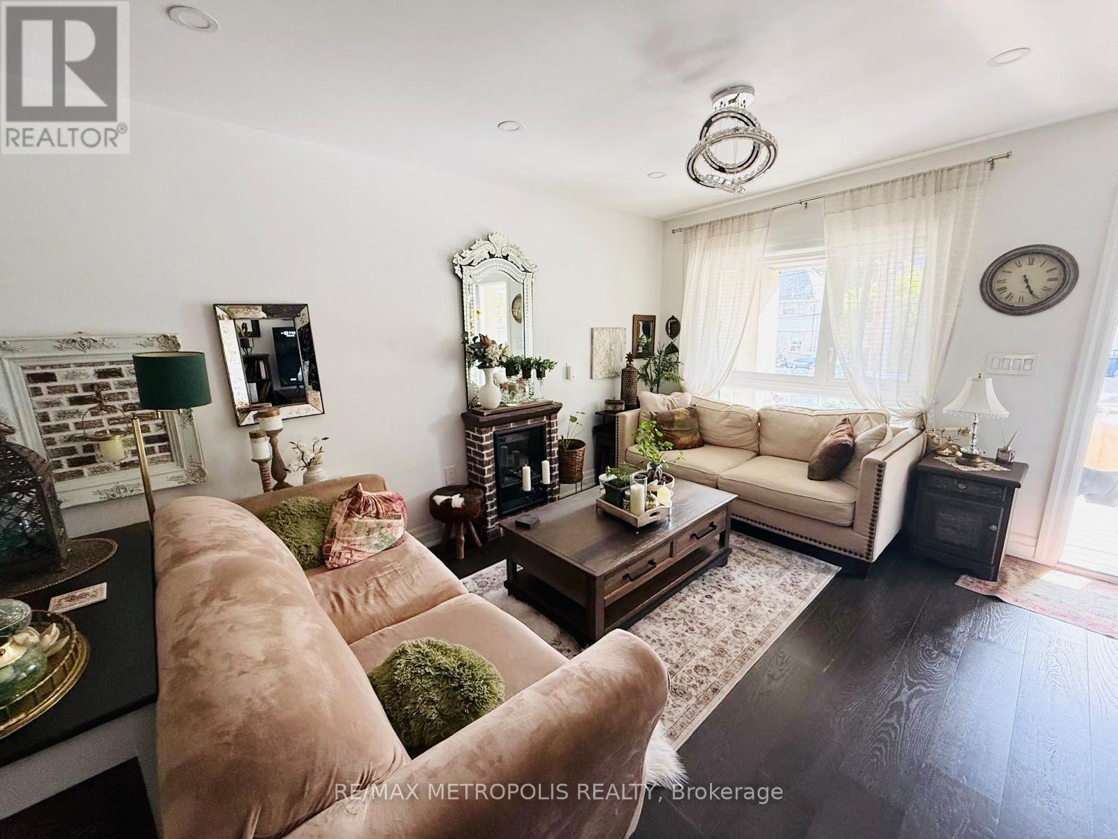 Main & Upper - 383 Coxwell Avenue, Toronto, Ontario  M4L 3B8 - Photo 11 - E13528258