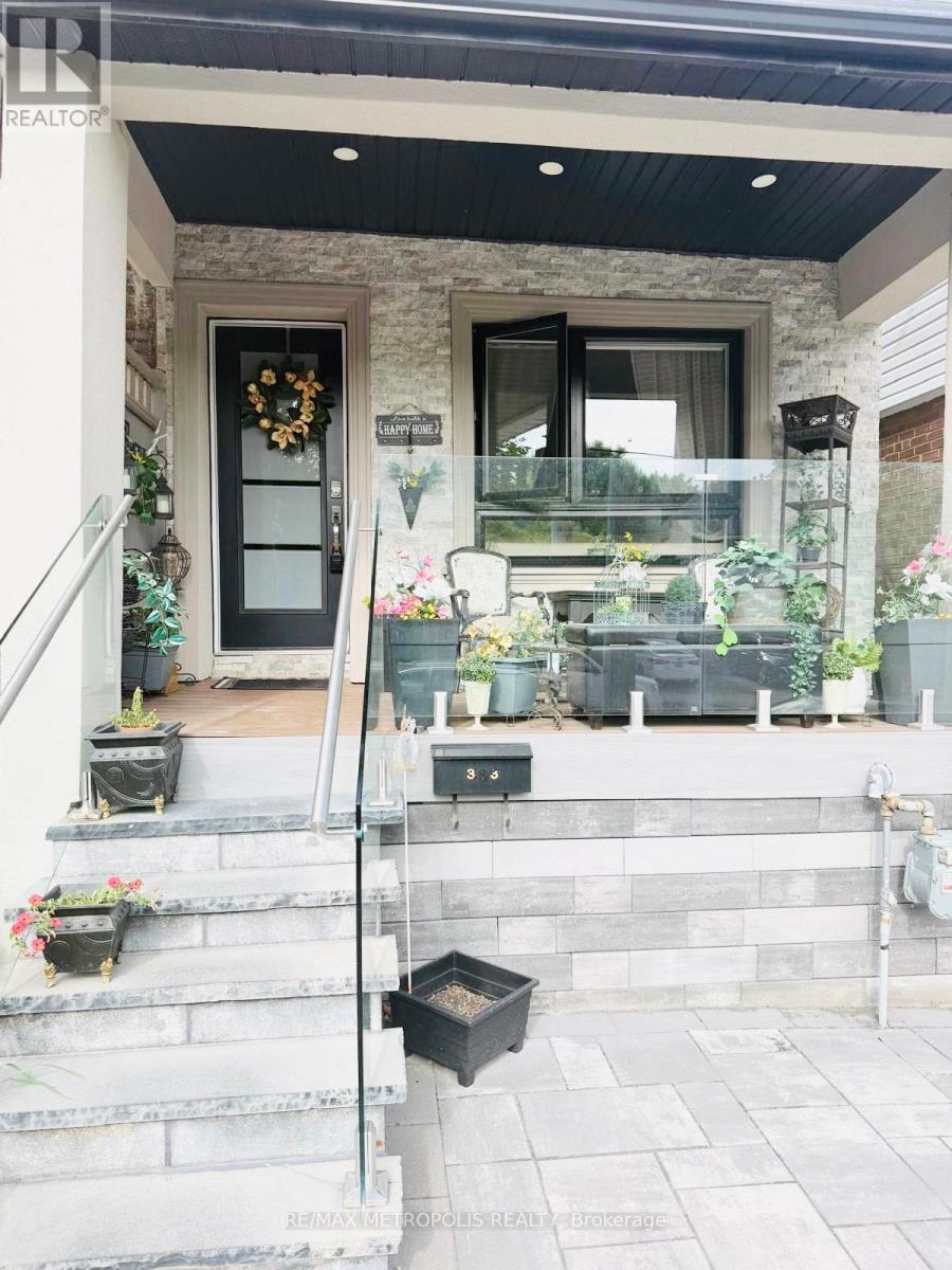 Main & Upper - 383 Coxwell Avenue, Toronto, Ontario  M4L 3B8 - Photo 12 - E13528258