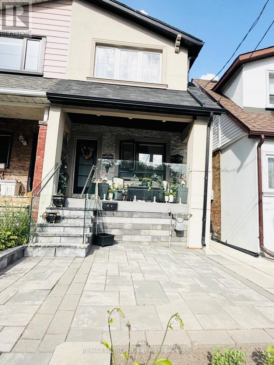 Main & Upper - 383 Coxwell Avenue, Toronto, Ontario  M4L 3B8 - Photo 16 - E13528258