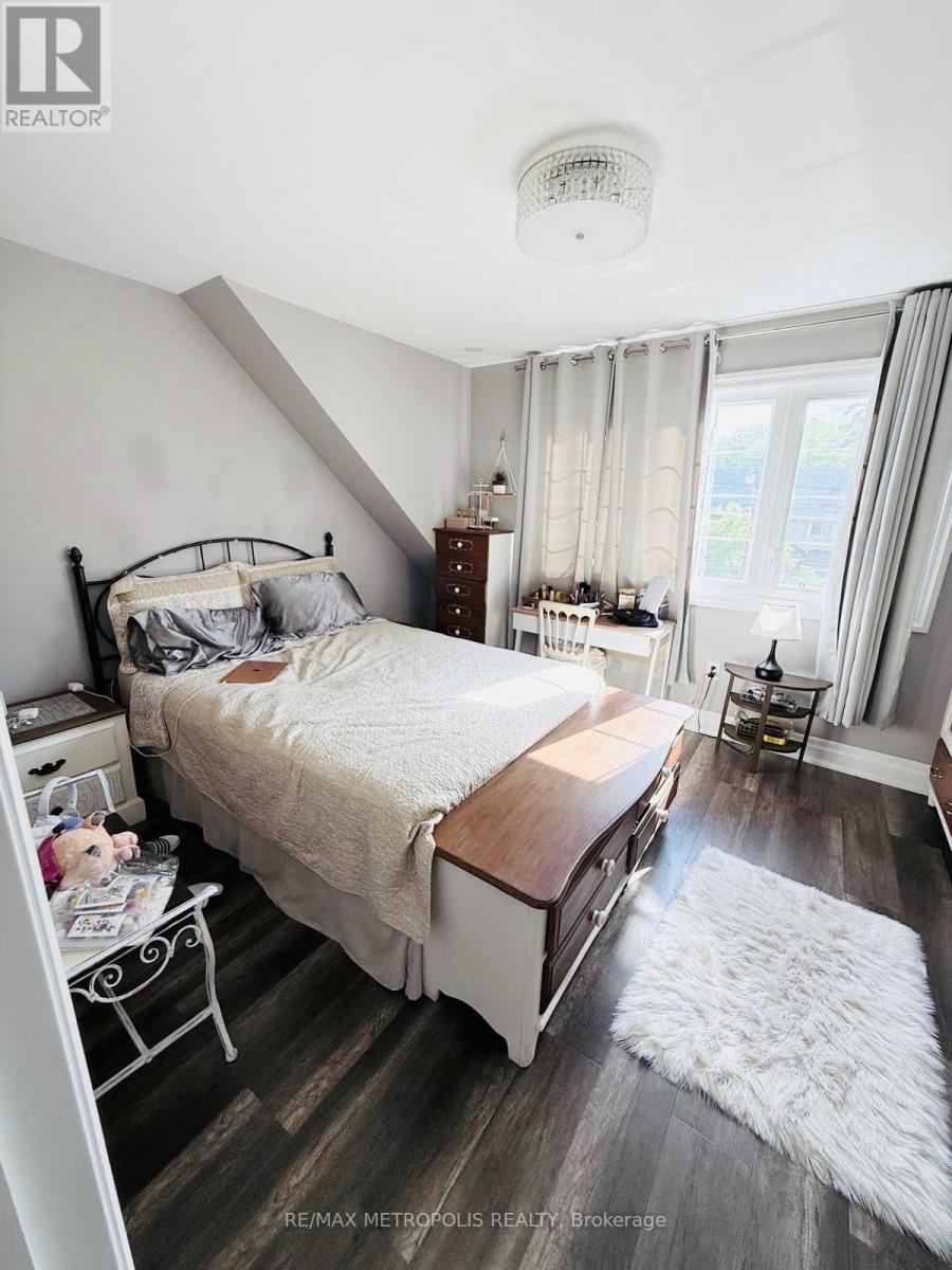 Main & Upper - 383 Coxwell Avenue, Toronto, Ontario  M4L 3B8 - Photo 18 - E13528258