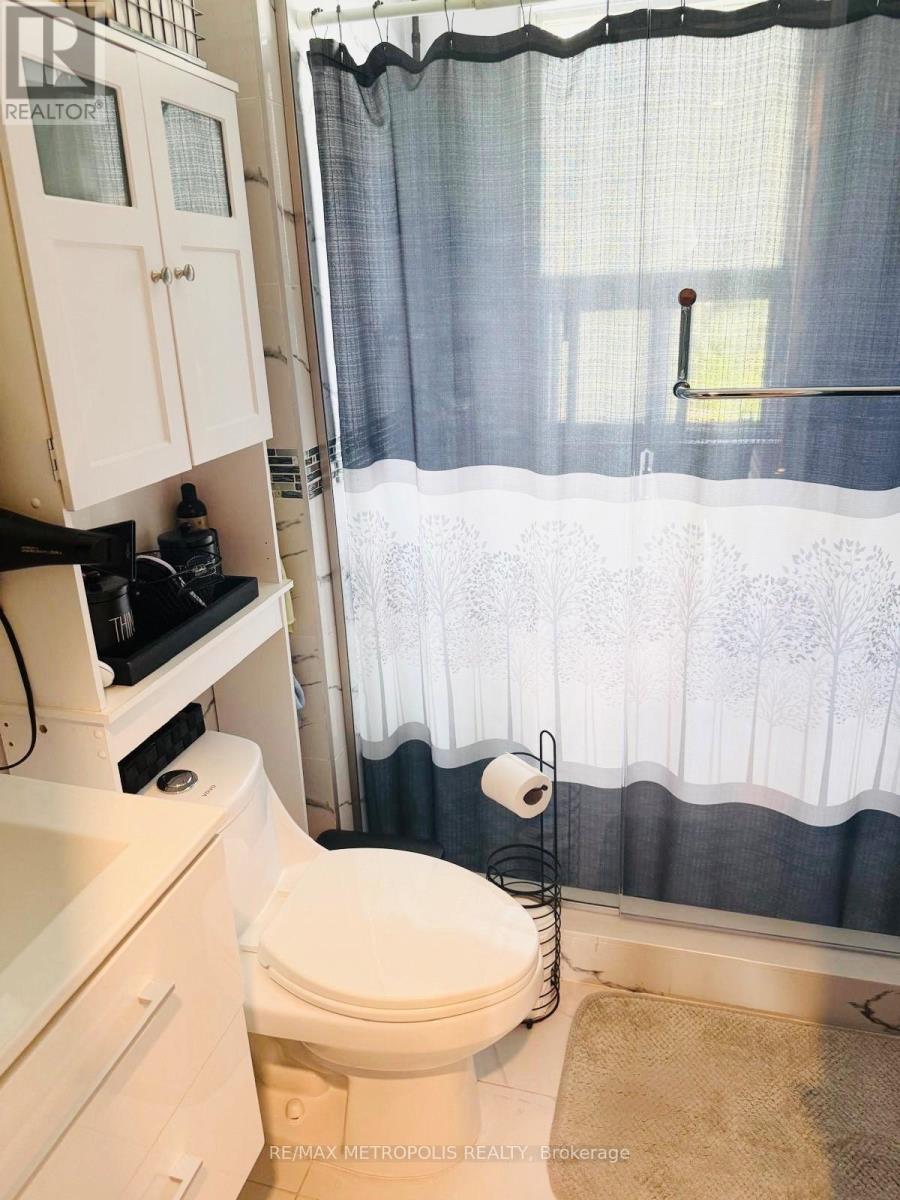 Main & Upper - 383 Coxwell Avenue, Toronto, Ontario  M4L 3B8 - Photo 20 - E13528258