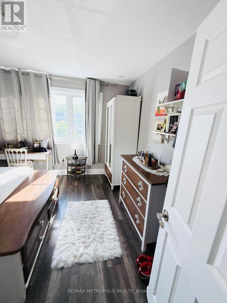 Main & Upper - 383 Coxwell Avenue, Toronto, Ontario  M4L 3B8 - Photo 29 - E13528258