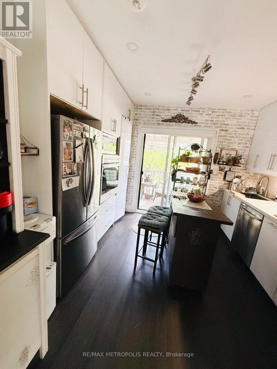Main & Upper - 383 Coxwell Avenue, Toronto, Ontario  M4L 3B8 - Photo 31 - E13528258