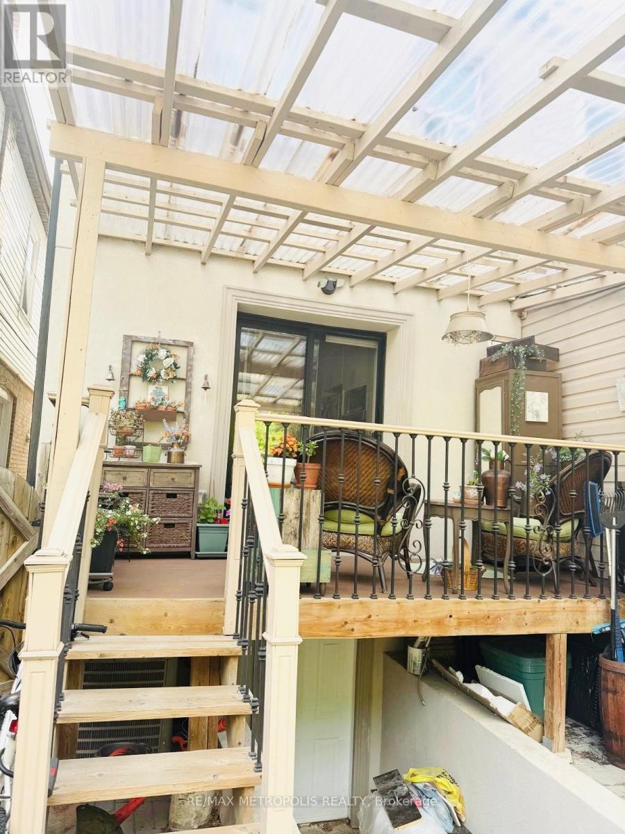 Main & Upper - 383 Coxwell Avenue, Toronto, Ontario  M4L 3B8 - Photo 34 - E13528258