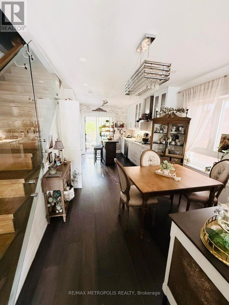Main & Upper - 383 Coxwell Avenue, Toronto, Ontario  M4L 3B8 - Photo 38 - E13528258