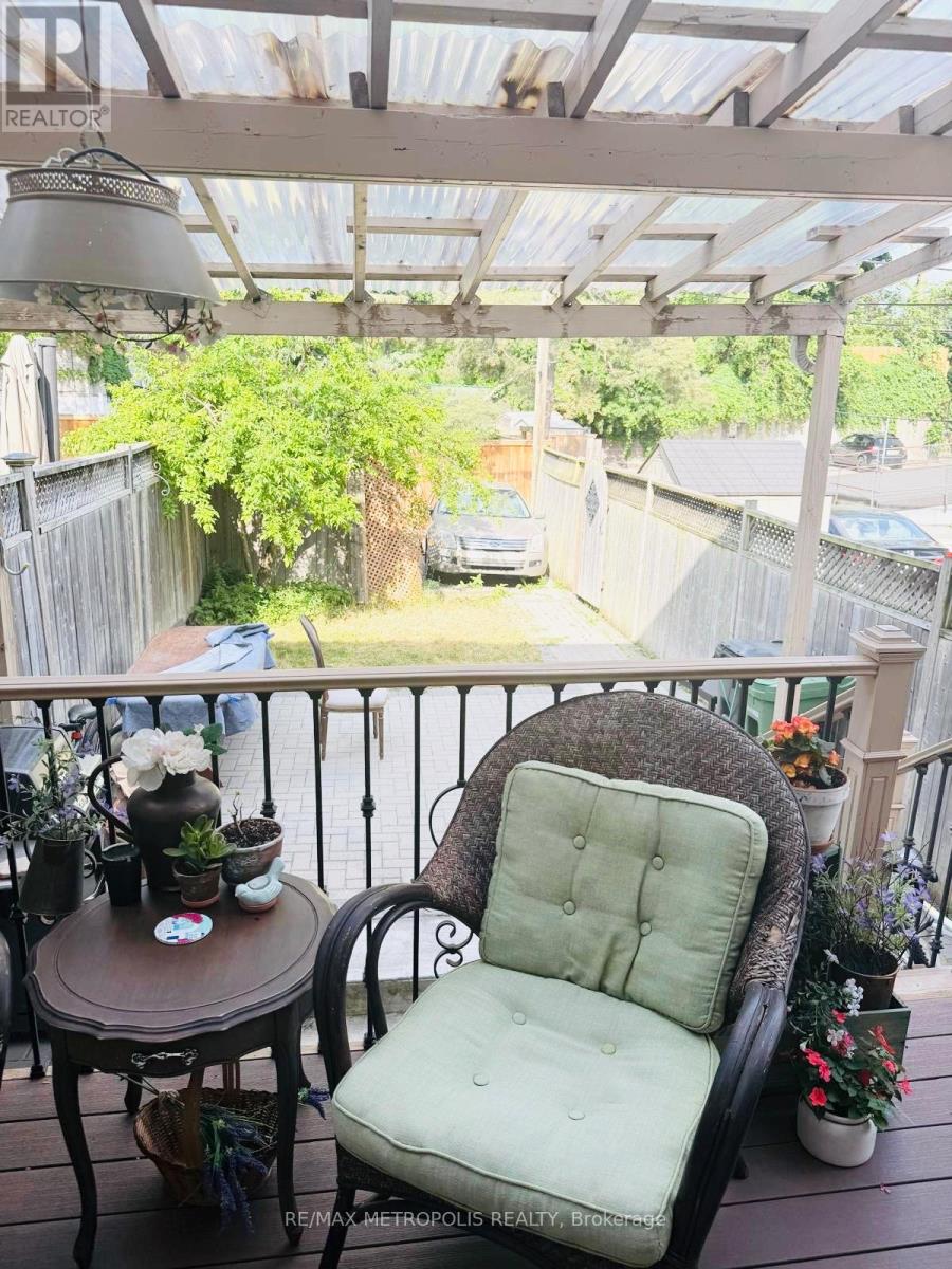 Main & Upper - 383 Coxwell Avenue, Toronto, Ontario  M4L 3B8 - Photo 9 - E13528258