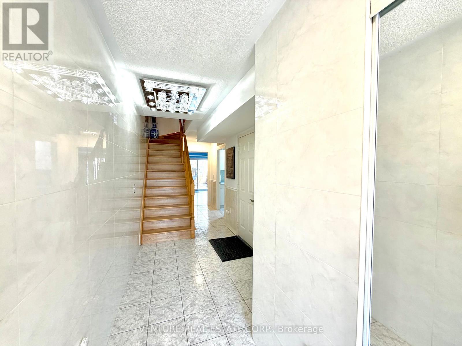 65 Mike Myers Drive, Toronto, Ontario  M1P 5G4 - Photo 18 - E13528350