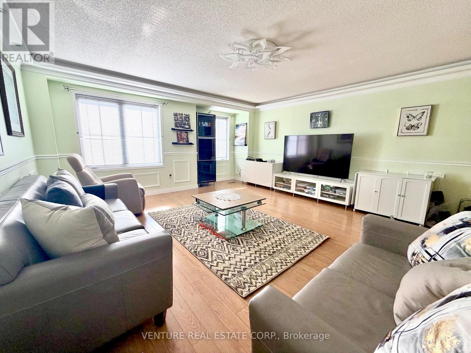 65 Mike Myers Drive, Toronto, Ontario  M1P 5G4 - Photo 3 - E13528350