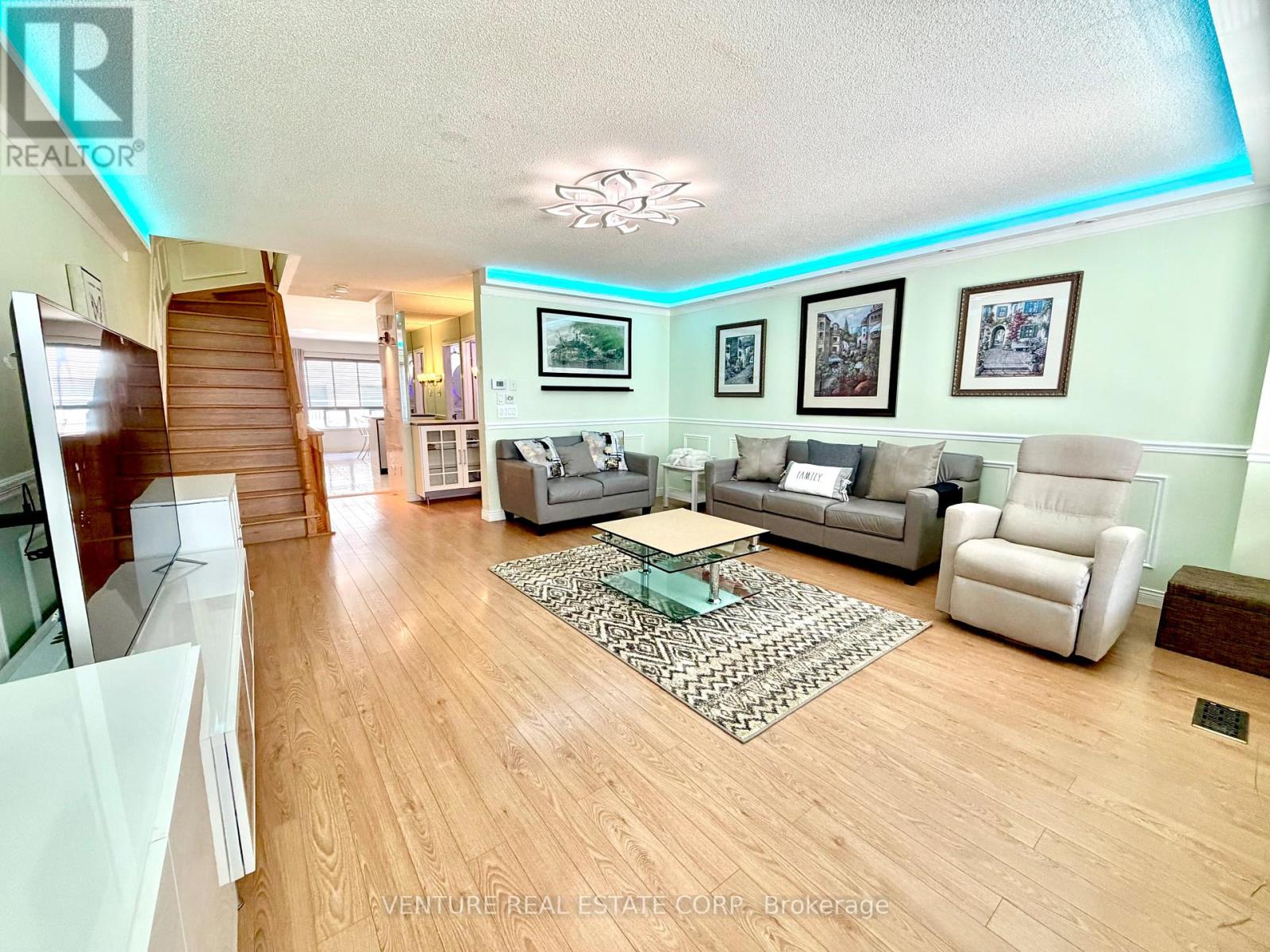 65 Mike Myers Drive, Toronto, Ontario  M1P 5G4 - Photo 4 - E13528350