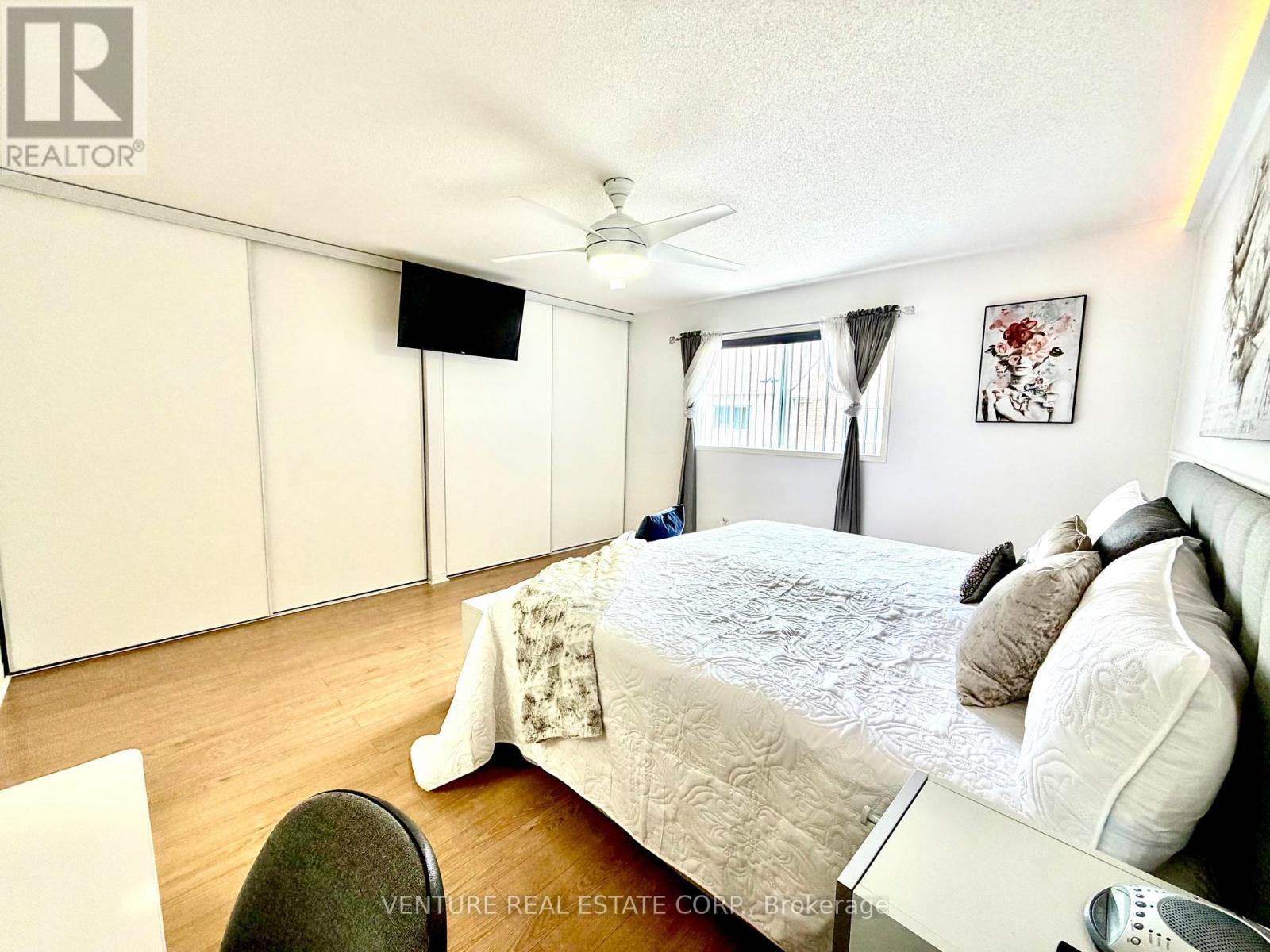 65 Mike Myers Drive, Toronto, Ontario  M1P 5G4 - Photo 9 - E13528350