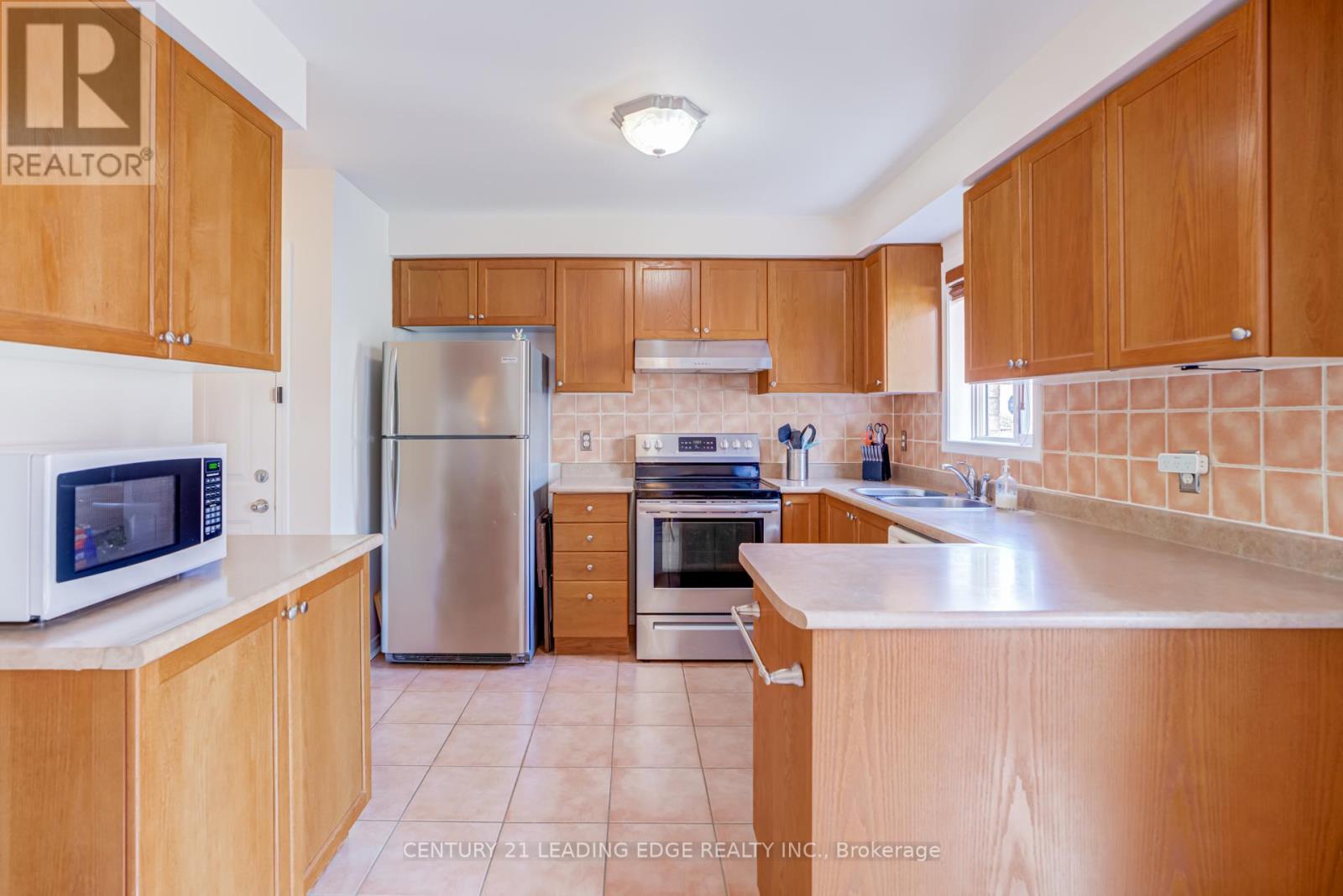13 Grape Trail, Brampton, Ontario  L7A 2V7 - Photo 5 - W13519164