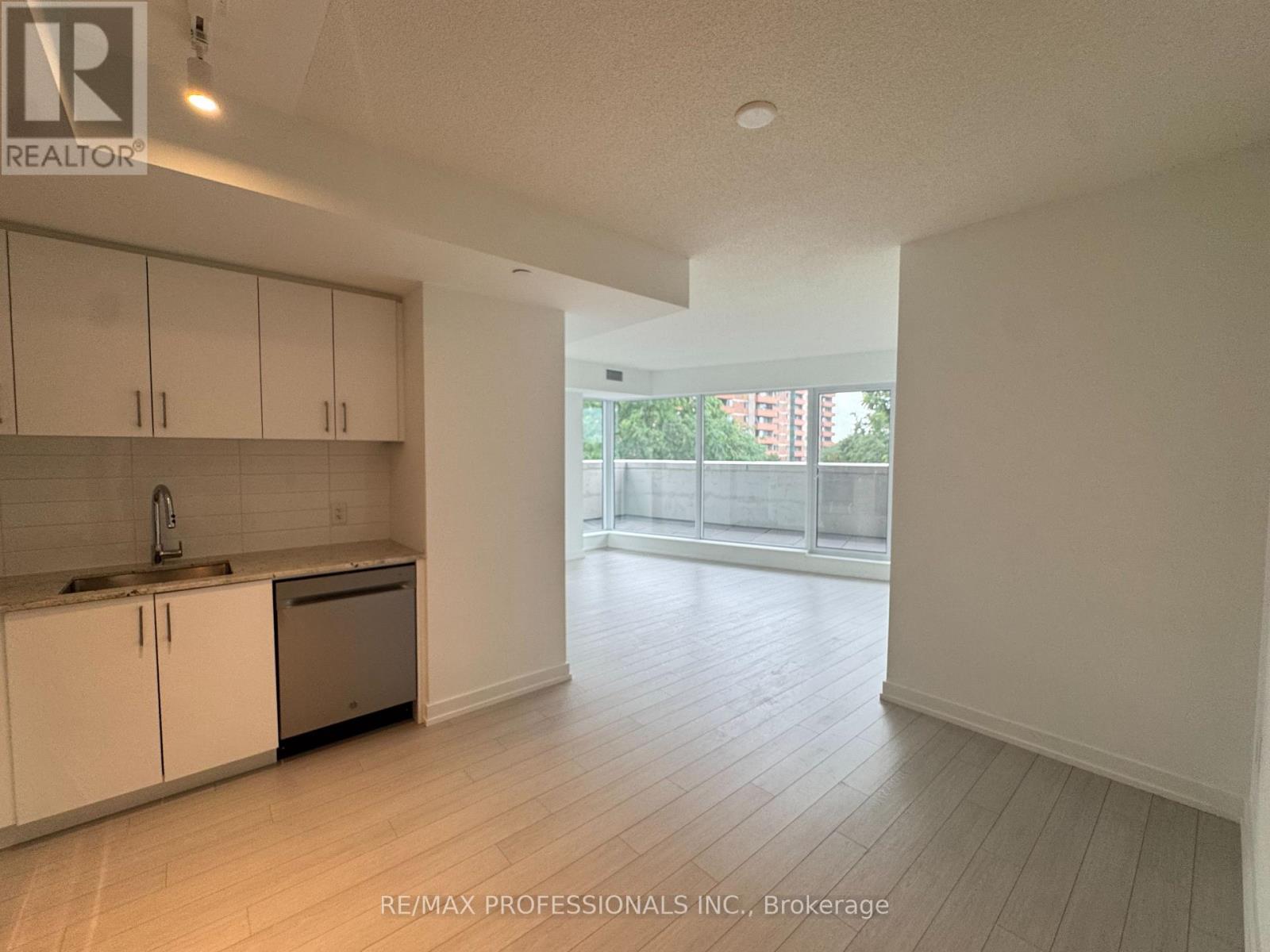 502 - 4010 Eglinton Avenue W, Toronto, Ontario  M9P 1A6 - Photo 3 - W13528300