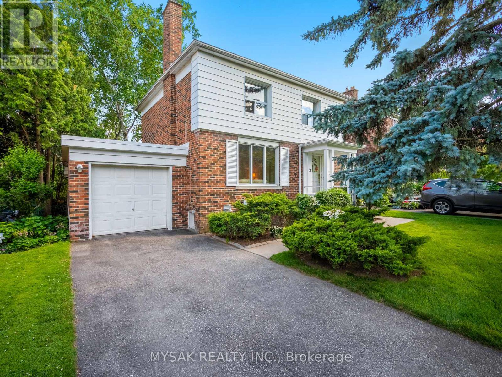 <div class="slider-price">$1,599,000</div><p>21 Oak Hampton Boulevard, Toronto, Ontario</p>