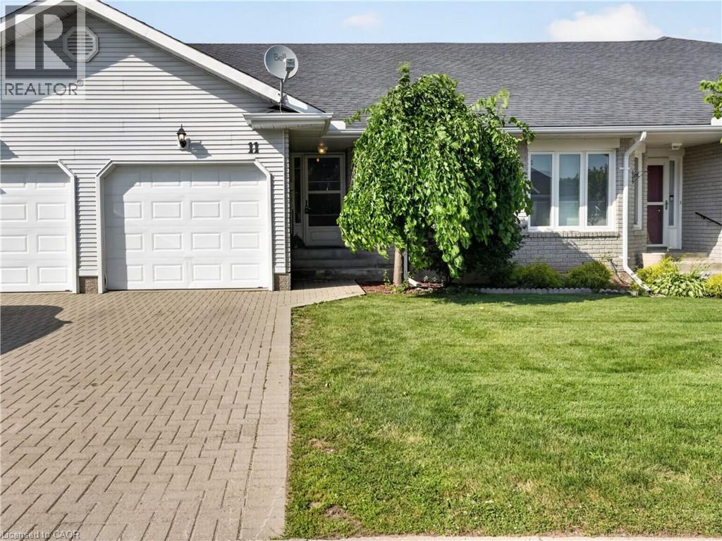 11 GARDEN Drive, Smithville, Ontario