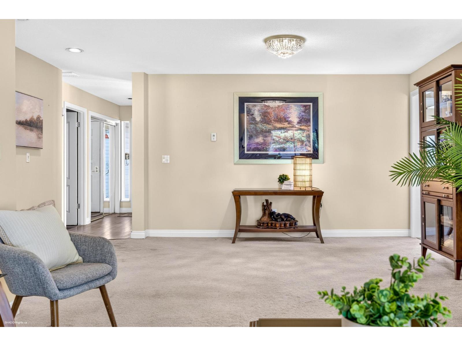 210 7156 121 Street, Surrey, British Columbia  V3W 0J6 - Photo 3 - R3142912