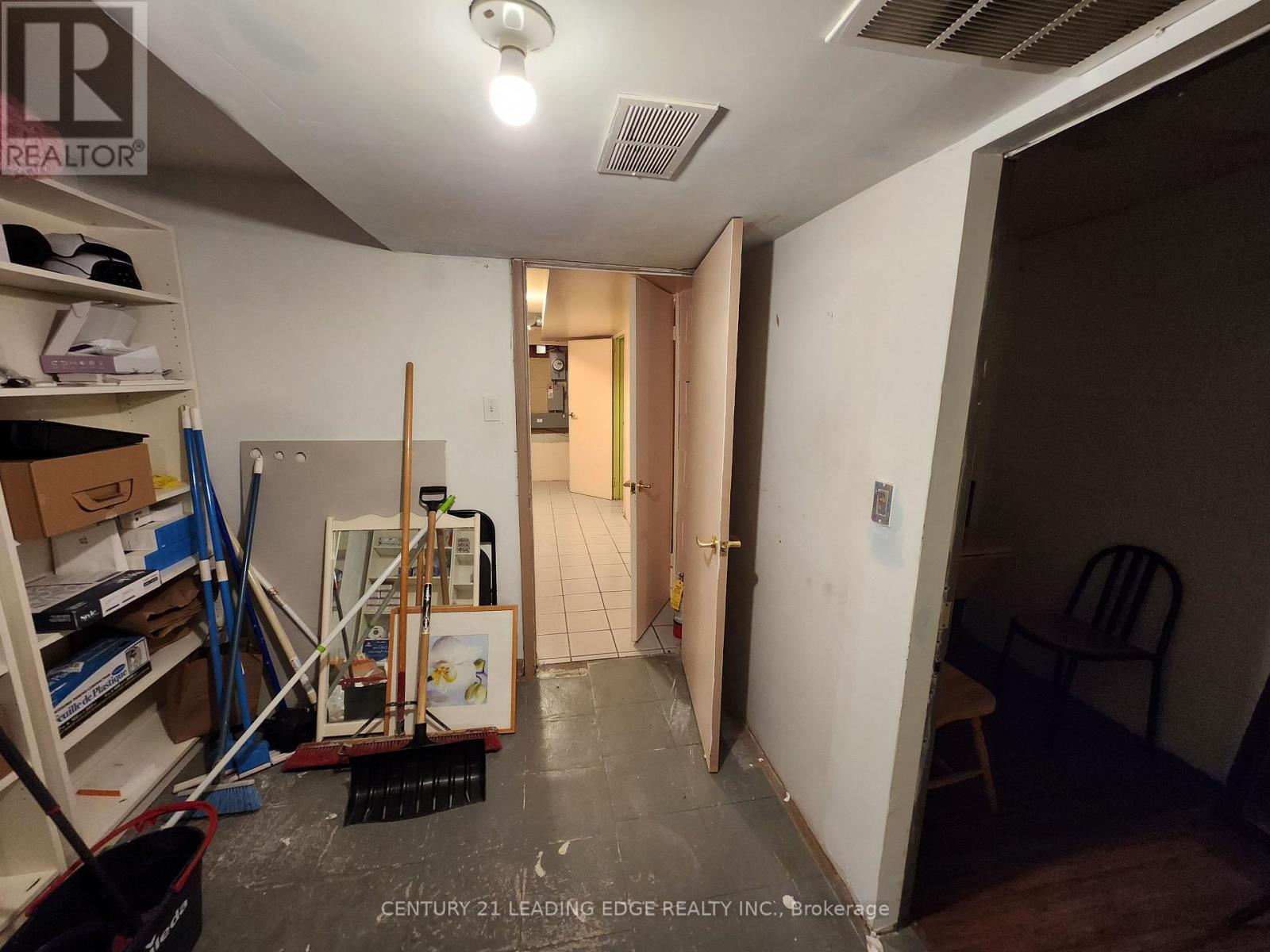 Main Fl - 2193 Queen Street E, Toronto, Ontario  M4E 1E5 - Photo 18 - E13525776