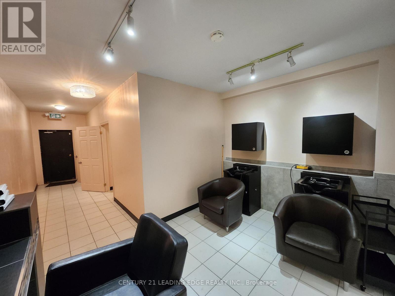Main Fl - 2193 Queen Street E, Toronto, Ontario  M4E 1E5 - Photo 14 - E13525776
