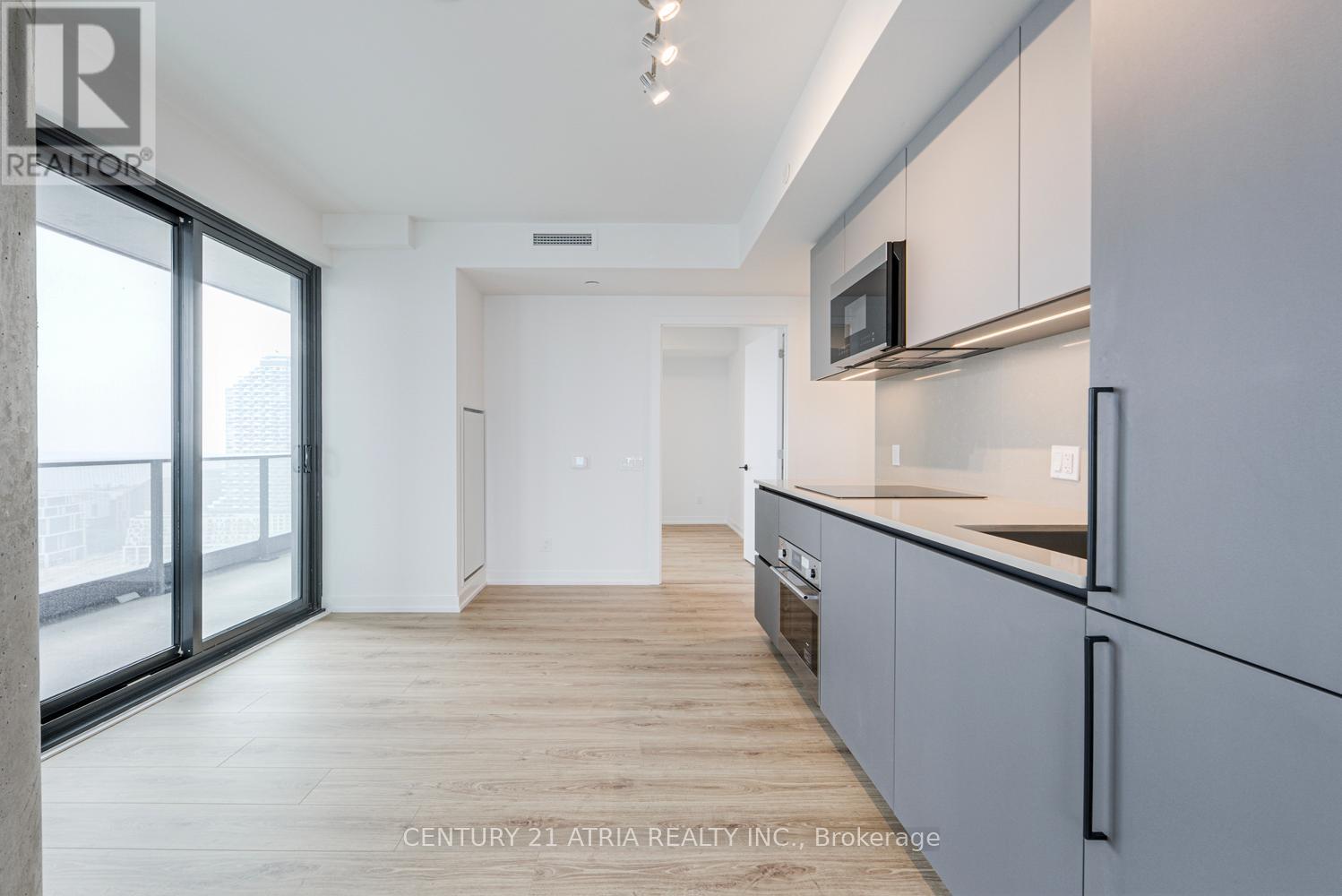 <div class="slider-price">$674,900</div><p>2802 - 35 Parliament Street, Toronto, Ontario</p>