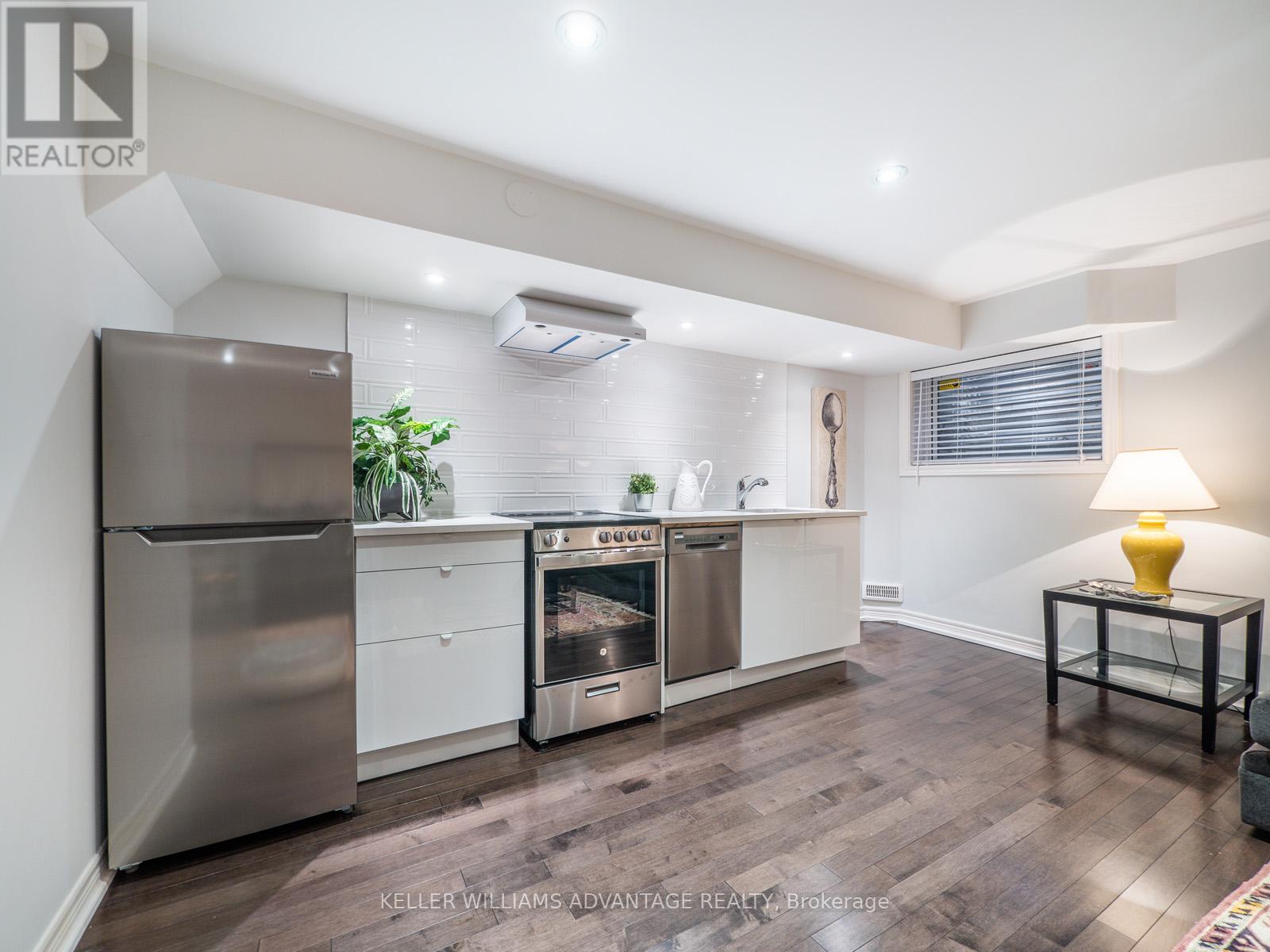 Lower - 122 Boardwalk Drive, Toronto, Ontario  M4L 3X4 - Photo 23 - E13528470