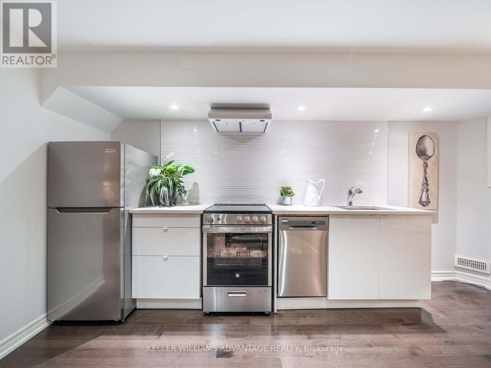 Lower - 122 Boardwalk Drive, Toronto, Ontario  M4L 3X4 - Photo 24 - E13528470