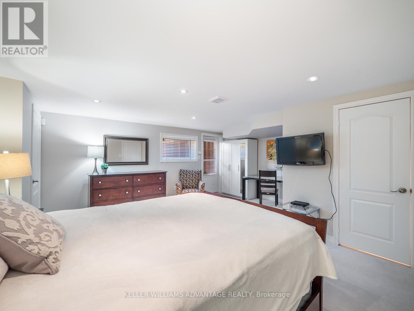 Lower - 122 Boardwalk Drive, Toronto, Ontario  M4L 3X4 - Photo 7 - E13528470