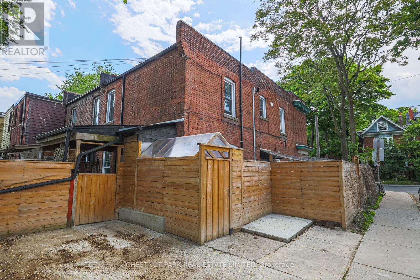 Lower - 253 Pape Avenue, Toronto, Ontario  M4M 2W4 - Photo 2 - E13528492