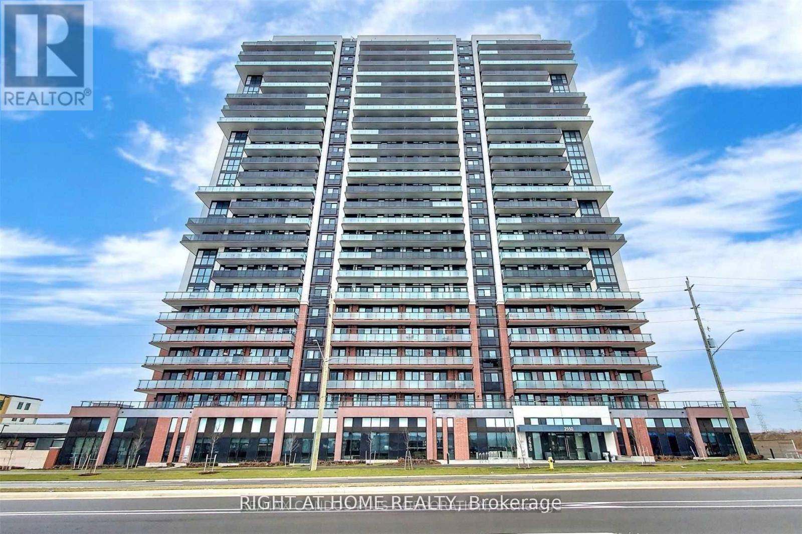 1421 - 2550 SIMCOE STREET N