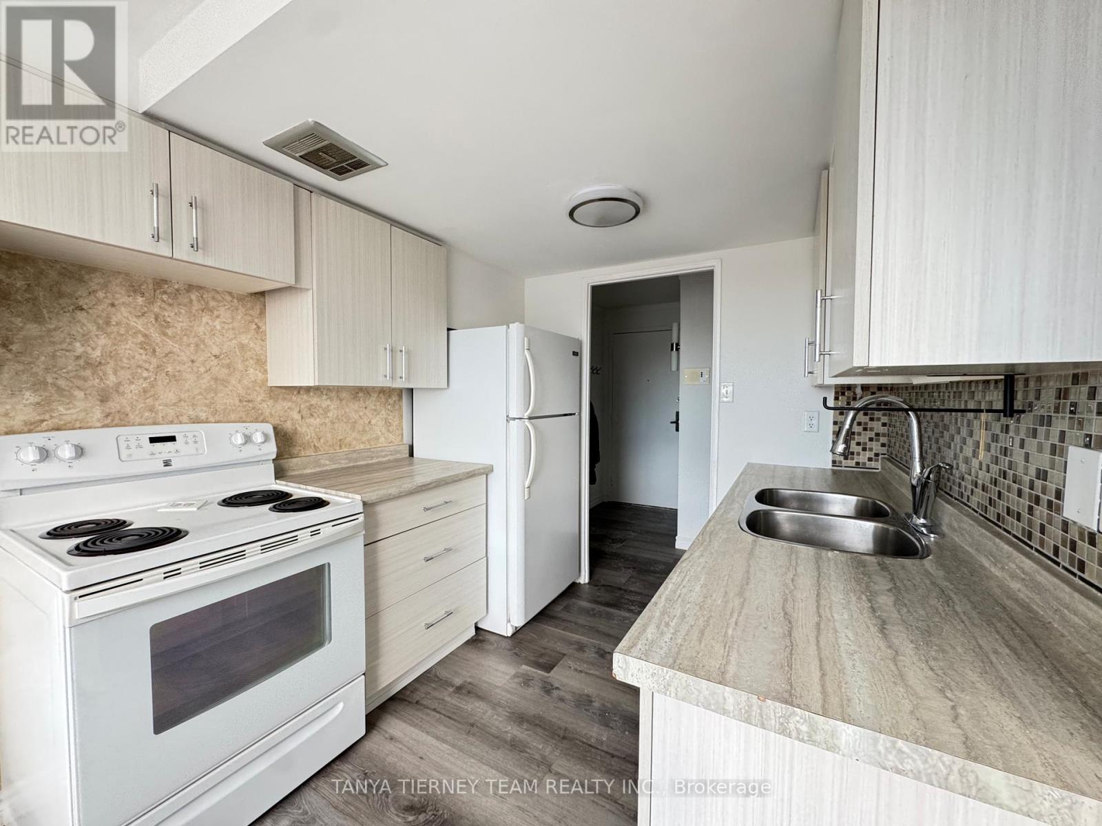 48 - 43 Taunton Road, Oshawa, Ontario  L1G 3T6 - Photo 2 - E13528676