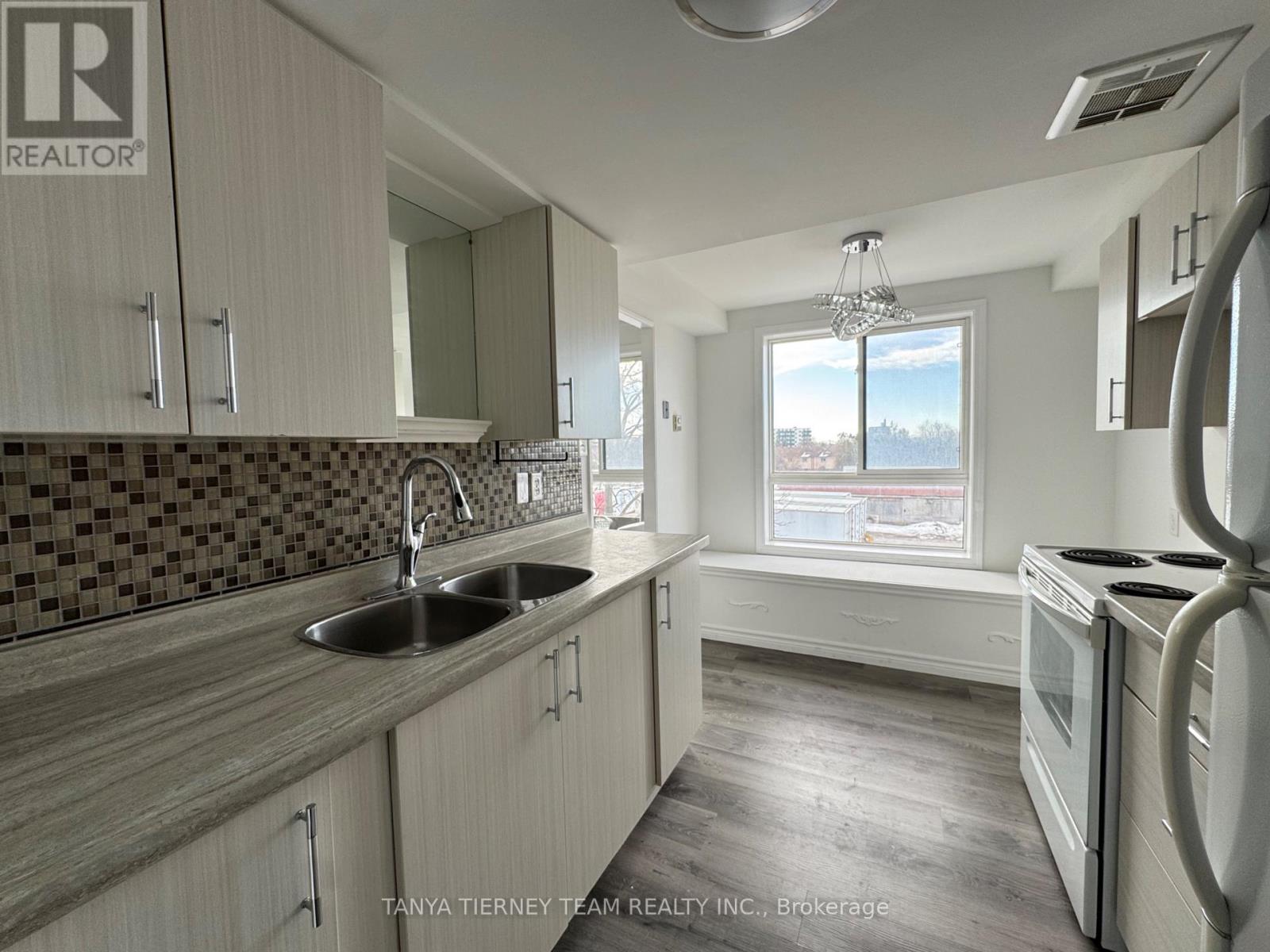 48 - 43 Taunton Road, Oshawa, Ontario  L1G 3T6 - Photo 3 - E13528676