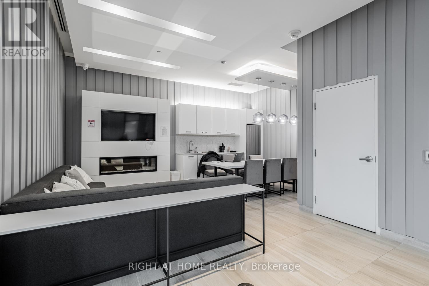 211 - 1630 Queen Street E, Toronto, Ontario  M4L 0B3 - Photo 10 - E13528772