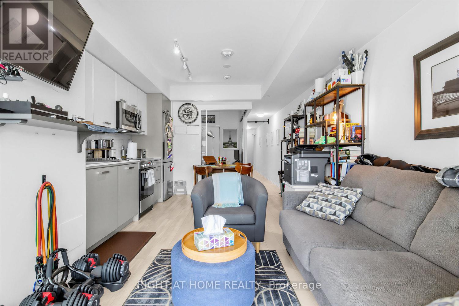 211 - 1630 Queen Street E, Toronto, Ontario  M4L 0B3 - Photo 2 - E13528772