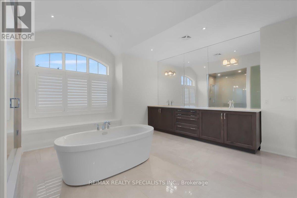 49 Mary Natasha Court, Vaughan, Ontario  L4H 4N6 - Photo 20 - N13528432