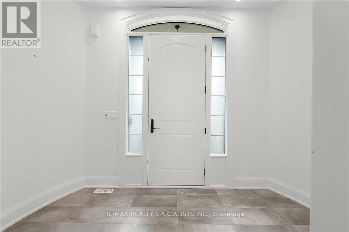 49 Mary Natasha Court, Vaughan, Ontario  L4H 4N6 - Photo 4 - N13528432